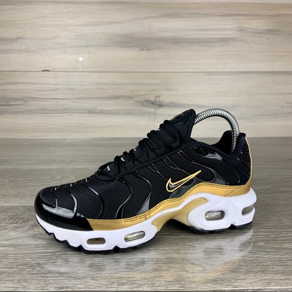 air max plus black and gold